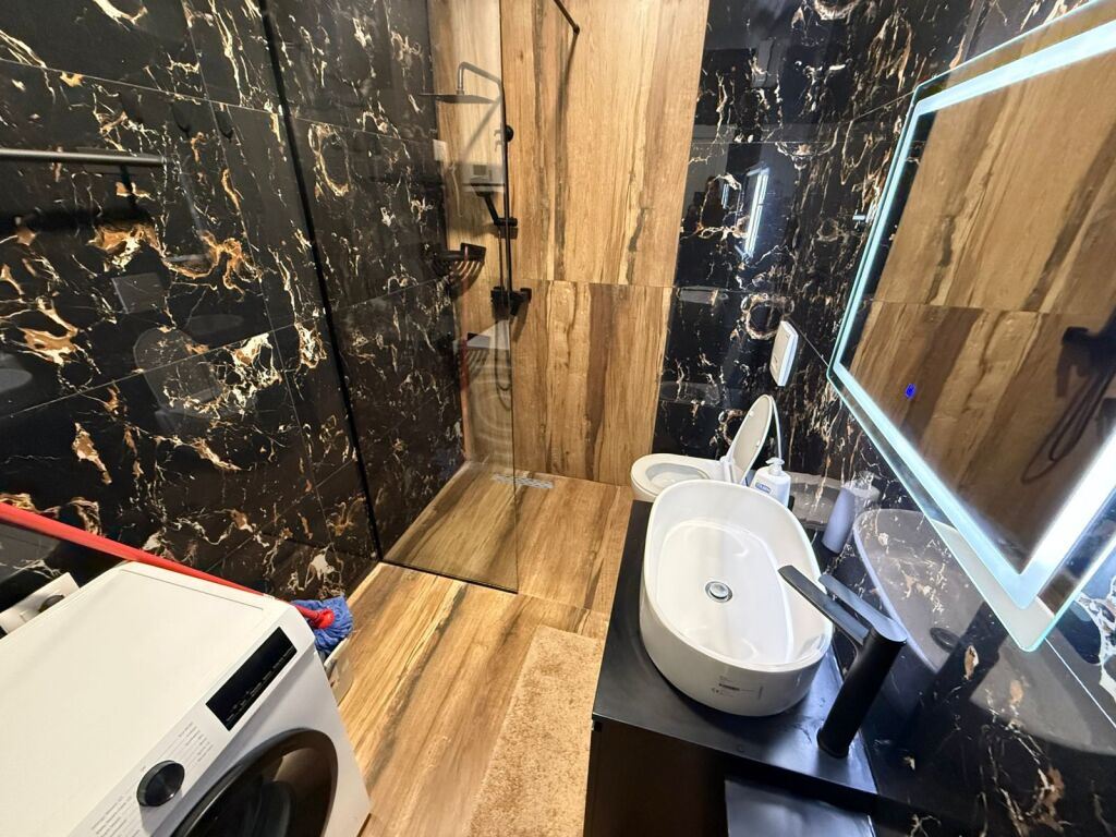 Apartament me qera 2+1 tek Riza Cerova
