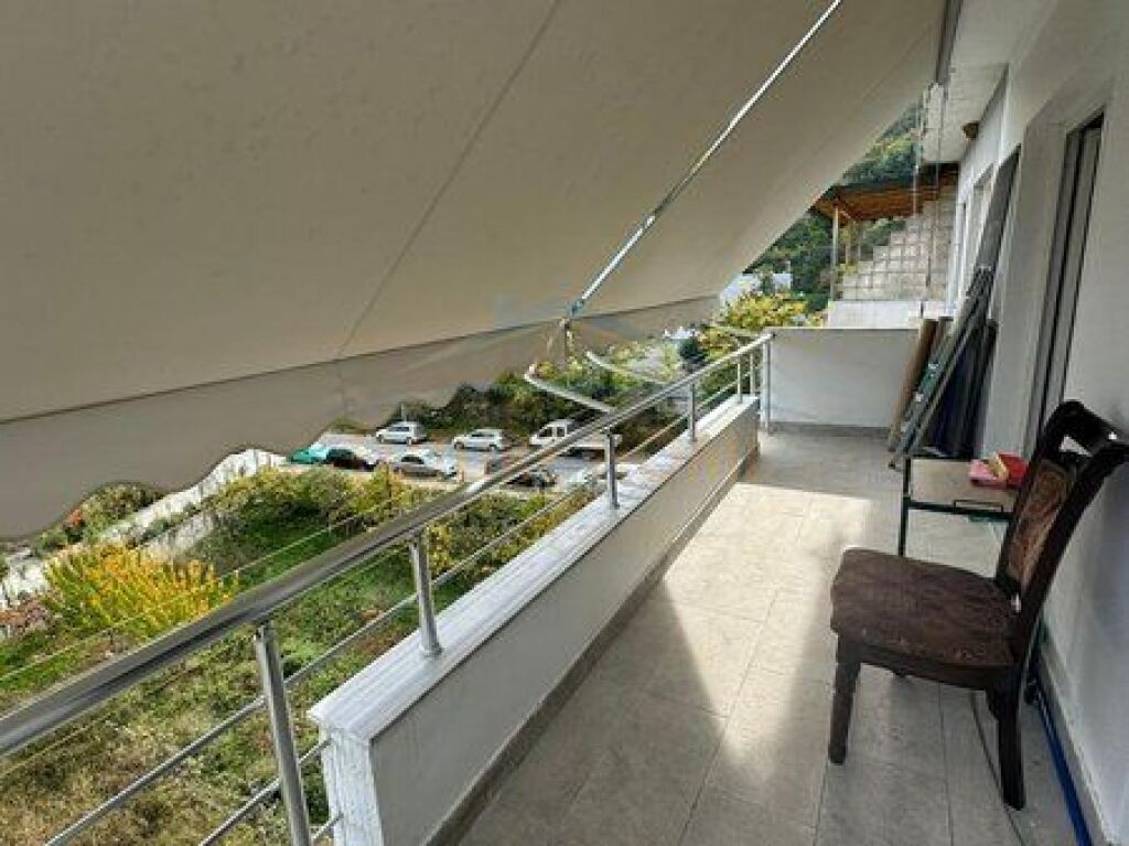 Qera, Apartament 2+1 tek Thesari, Fresk