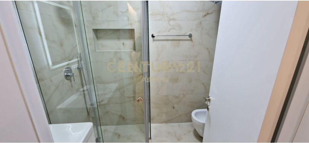 JEPET ME QIRA APARTAMENT PREMIUM 2+1+2+POST PARKIMI TE BULEVARDI I RI