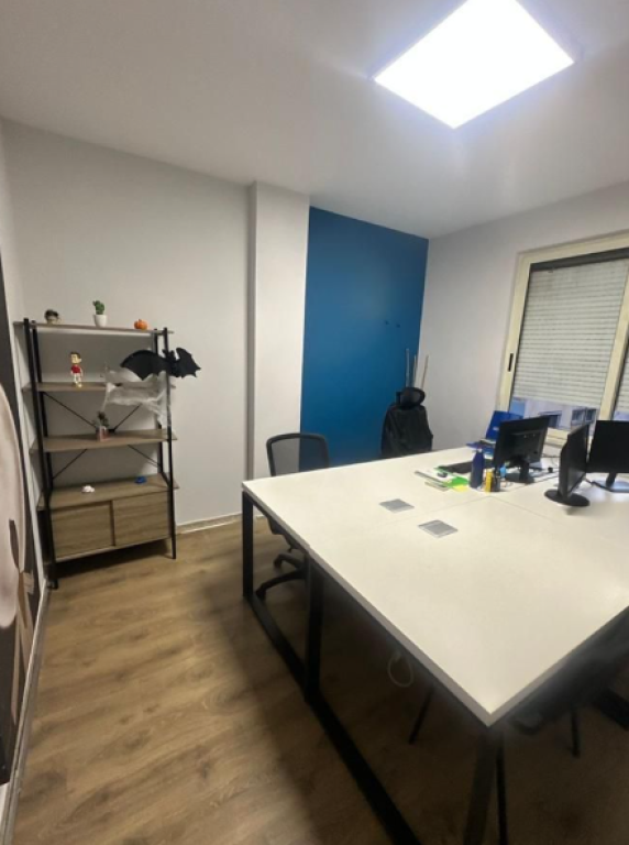 🏢 Ufficio in Affitto – Bllok  • 📍 vicino a Sky Tower.