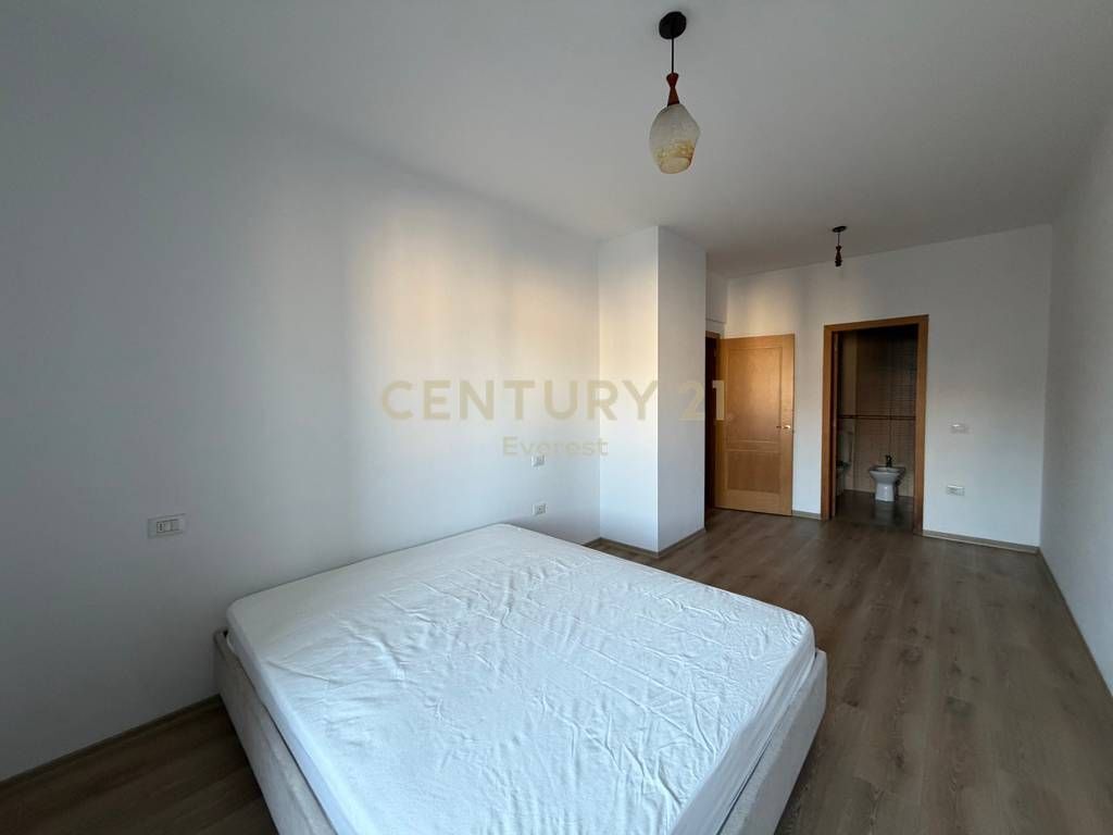 APARTAMENT 3+1 PER QIRA ne QENDER !