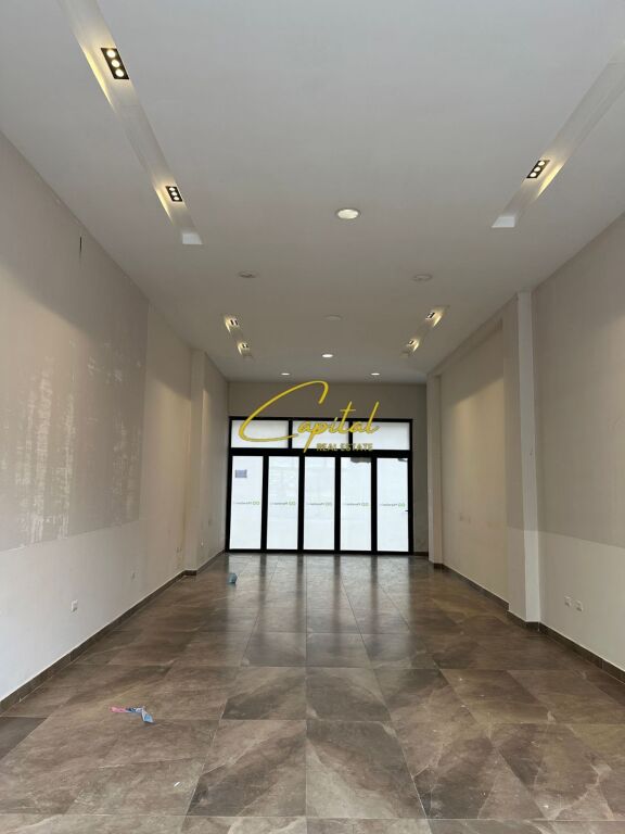 SHOP FOR RENT 70 M2 21 DECEMBER 90,000 LEKE