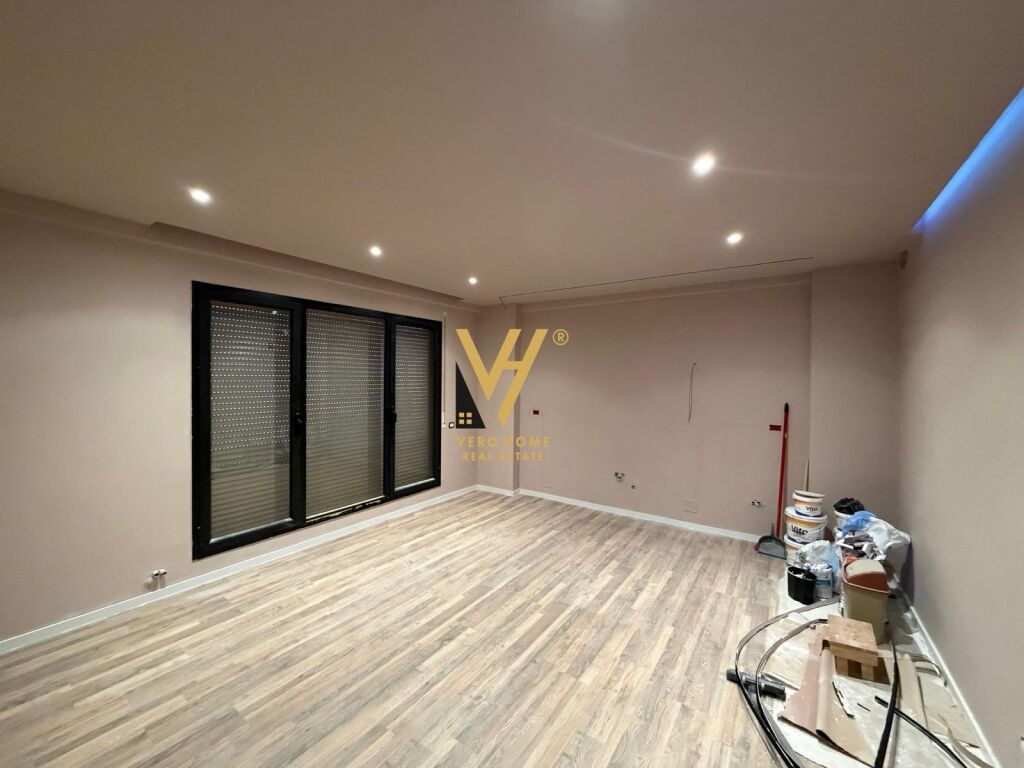 JEPET ZYRE 92 M2 ME QIRA TE STACIONI I TRENIT 1.000 EURO