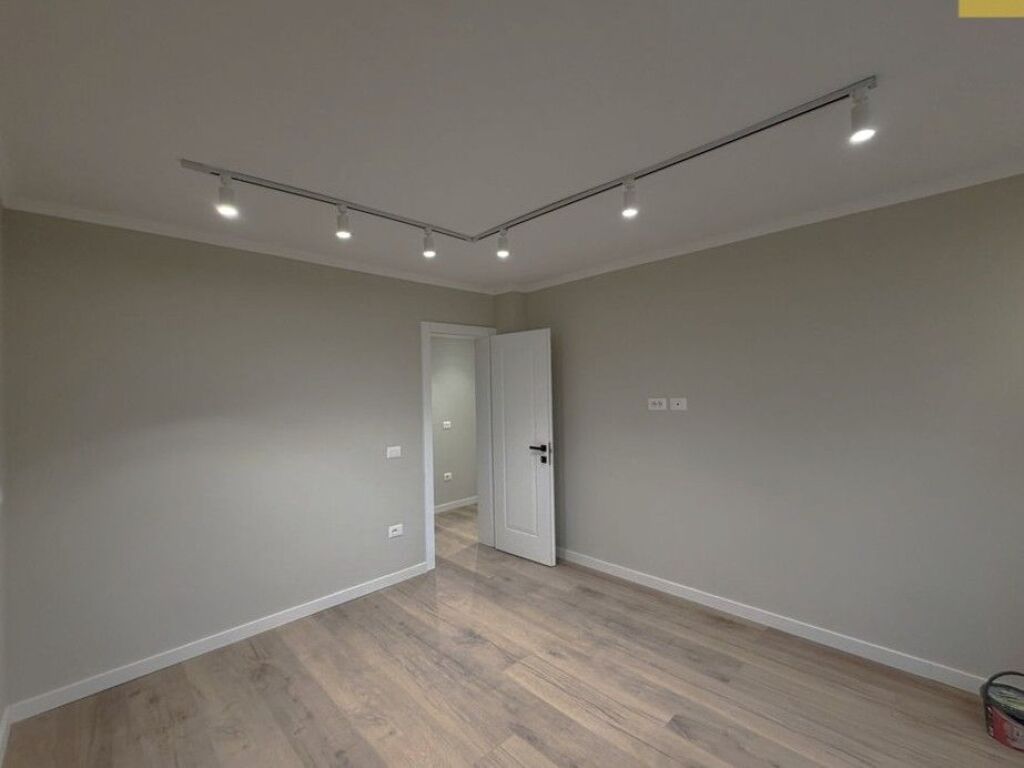 Shitet, Apartament 1+1, 21 Dhjetori, Tirane.