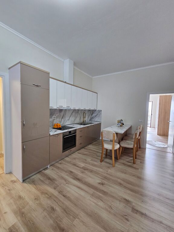 Shitet Apartament 2+2 në Rrugën e Freskut, Tiranë | 110 m² | I Mobiluar