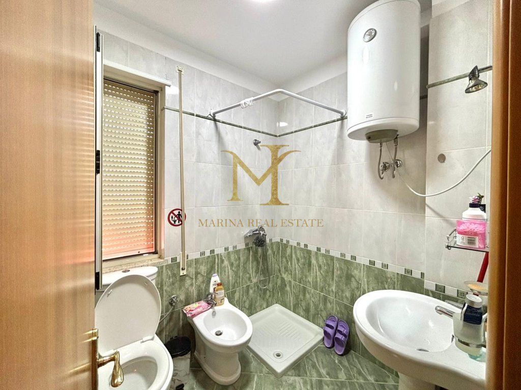 Appartamento 1+1 con 3 balconi in vendita a Golem, Durrës.