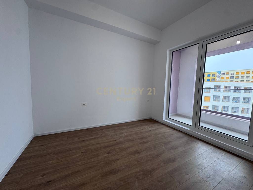 JAPIM ME QERA APARTAMENT TEK KADIU!
