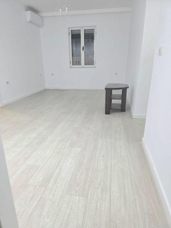 🏢 Locale per ufficio / attività in affitto  📍 Via Kavaja💶 Prezzo: 700 € / mese