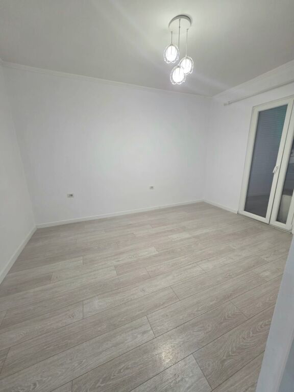 🏢 Locale per ufficio / attività in affitto  📍 Via Kavaja💶 Prezzo: 700 € / mese