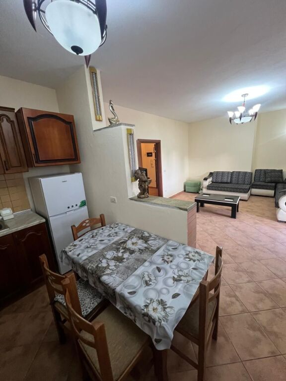 AFFITTASI APPARTAMENTO 2+1 NELLA ZONA DELL'EX RAJONI DURRES