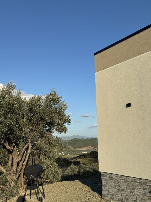 Villa con vista sul lago di Gjokaj + terreno
