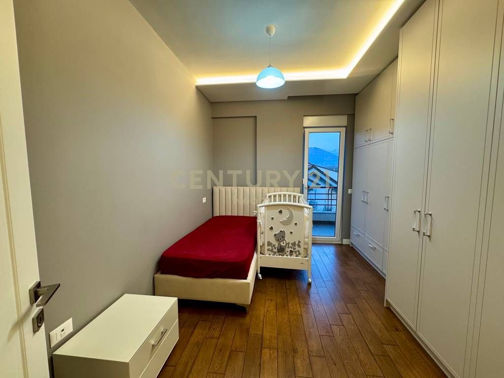 SHITET SUPER APARTAMENT 3+1+2 ME POST PARKIMI TEK LIQENI I THATE