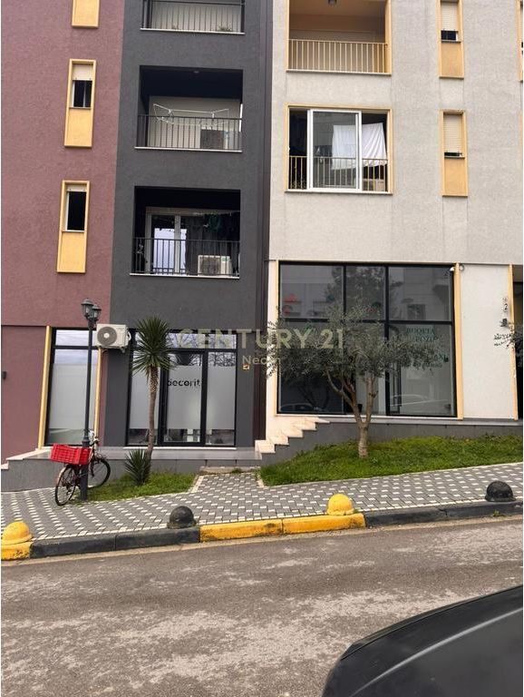 COMMERCIAL PREMISES FOR SALE IN SELITE