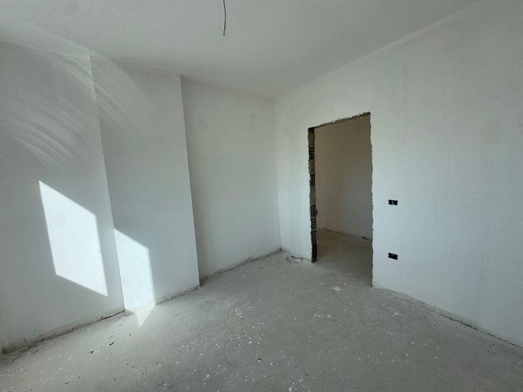 APARTAMENT 2+1 NE SHITJE UJI I FTOHTE