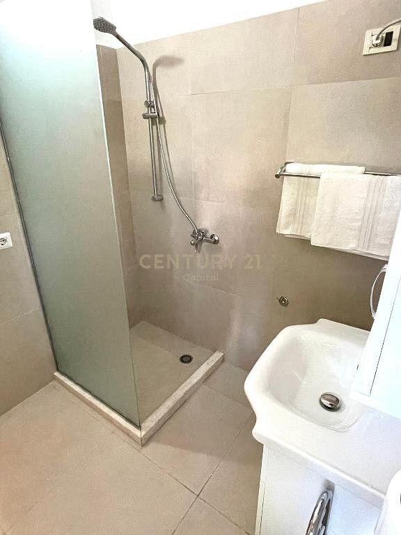 Hotel me 12 Dhoma dhe Ambient Bar-Restorant, në rrugen kryesore Laprake 2,150,000 €