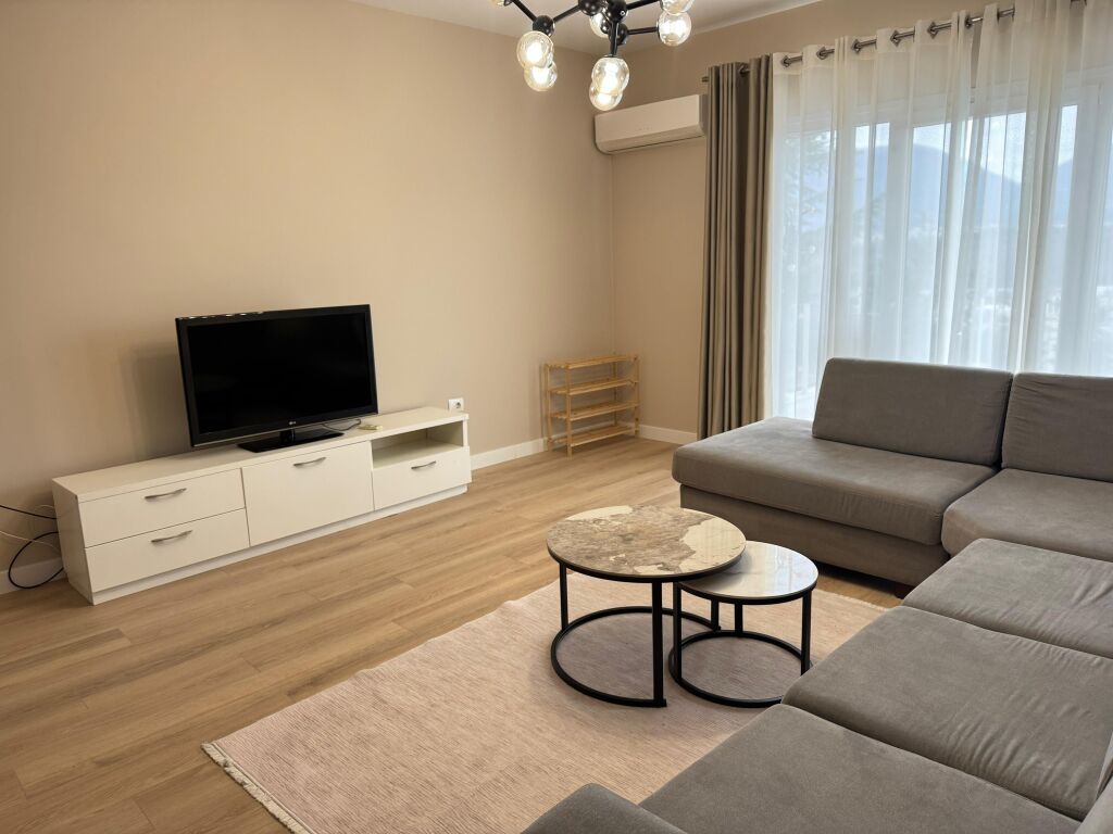 2+1,furnished near the mosque of the botanical garden,650 thousand lek