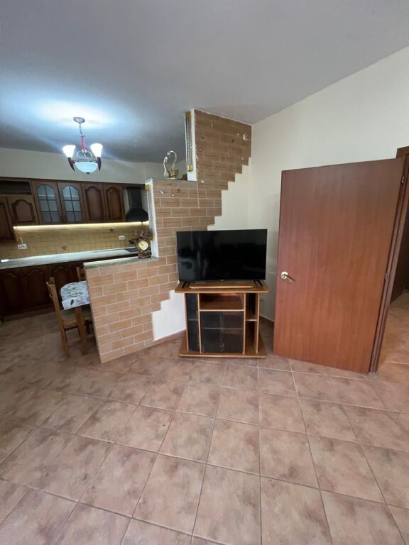 AFFITTASI APPARTAMENTO 2+1 NELLA ZONA DELL'EX RAJONI DURRES