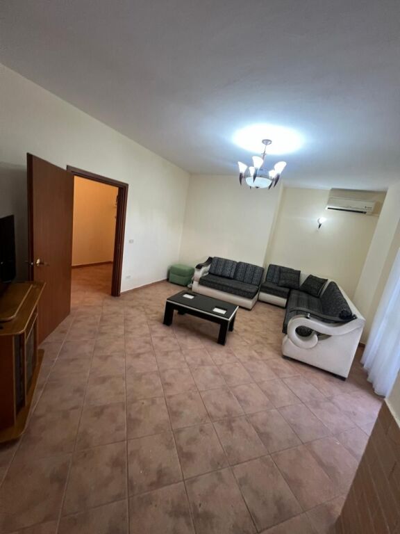 AFFITTASI APPARTAMENTO 2+1 NELLA ZONA DELL'EX RAJONI DURRES
