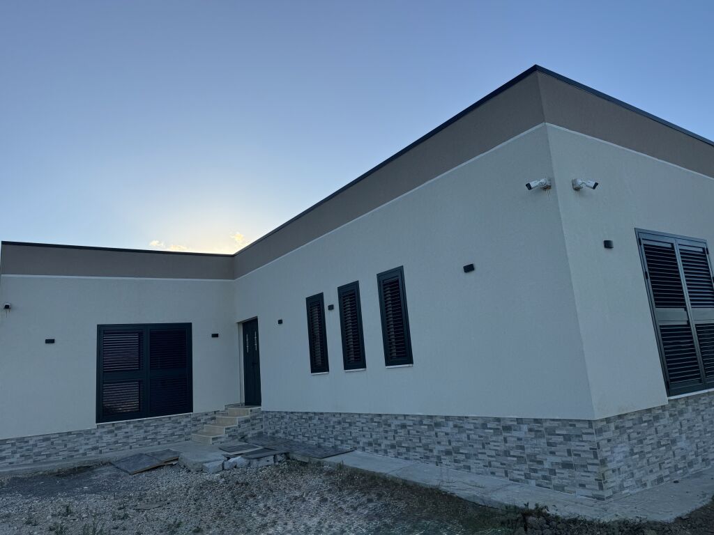 Villa con vista sul lago di Gjokaj + terreno