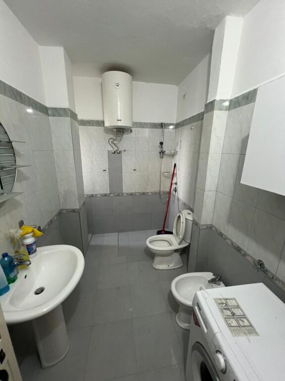 AFFITTASI APPARTAMENTO 2+1 NELLA ZONA DELL'EX RAJONI DURRES