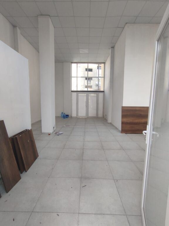 NEGOZIO IN AFFITTO 74 M2 CAMINO 1500 EURO