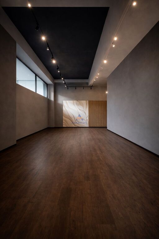 VENDITA AMBIENTE COMMERCIALE 180M2 "VICINO OSPEDALE AMERICANO 3,GOLDEN PARK" 540000 EURO