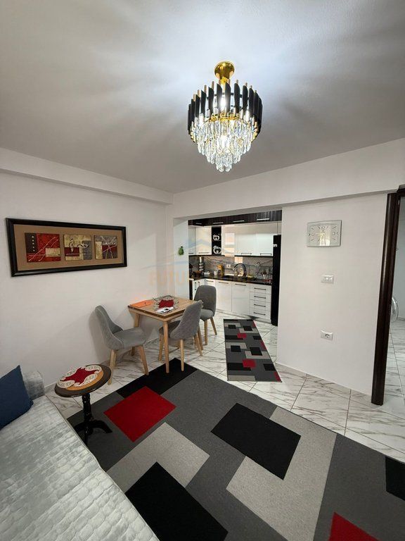 Shitet , Apartament 2+1 , Rruga Industriale , Pogradec