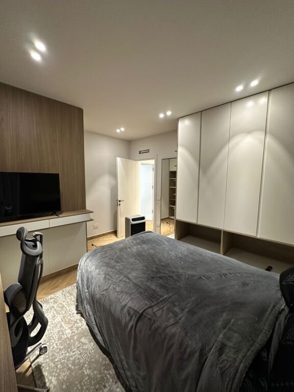 🏡 Jepet Vile moderne me qira te Vila Roses, Farke