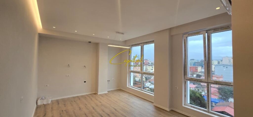 OFFICE FOR RENT 60 M2 PARIS COMMUNE 700 EURO