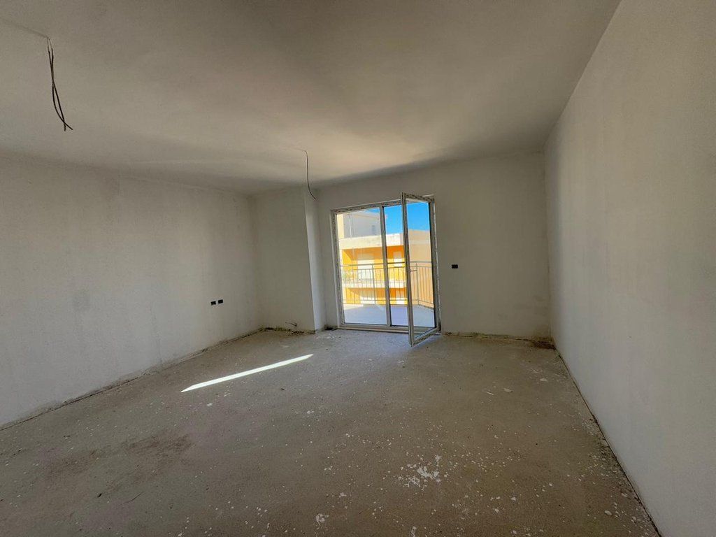 APARTAMENT 2+1 NE SHITJE UJI I FTOHTE
