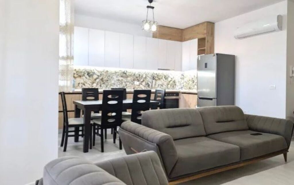 In affitto: 2+1 +1 Posto auto Ex campo di aviazione (River Residence - Vicino ai vicoli) - 65.000 Lek - Palazzo anno 2025 - 100m² - Residenza moderna e sicura️