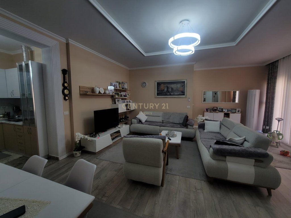 Apartament për Shitje 2+1+2 ,FRESK