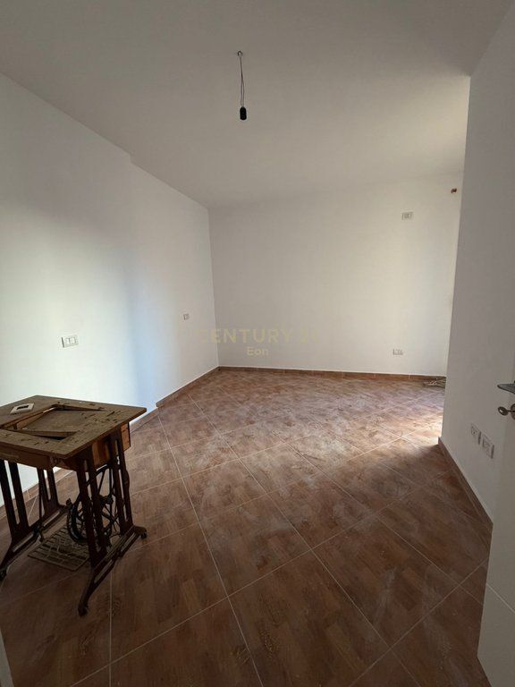  SHITET APARTAMENT 2+1 , PRANE KOMPLEKSIT FLORIDA , PLAZH , DURRES !