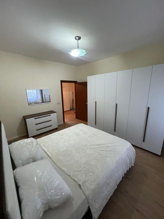 AFFITTASI APPARTAMENTO 2+1 NELLA ZONA DELL'EX RAJONI DURRES
