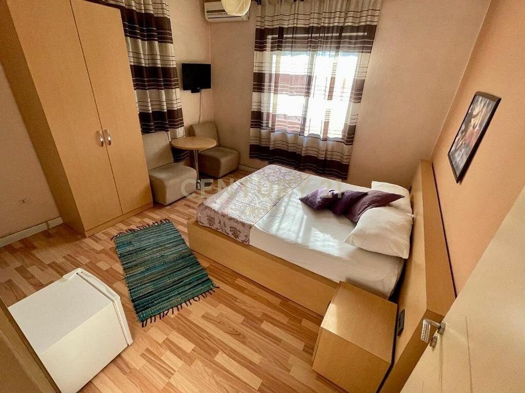 Hotel me 12 Dhoma dhe Ambient Bar-Restorant, në rrugen kryesore Laprake 2,150,000 €