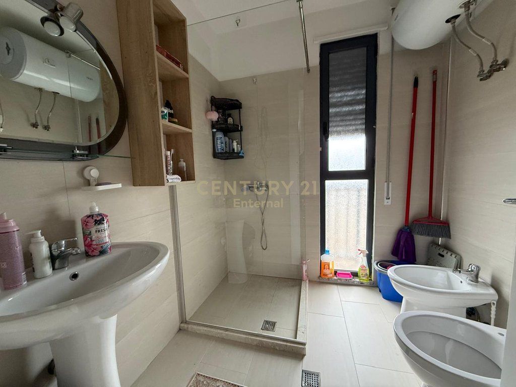 Jepet me Qira Apartament 2+1+2 + post parkimi ne Ali Dem