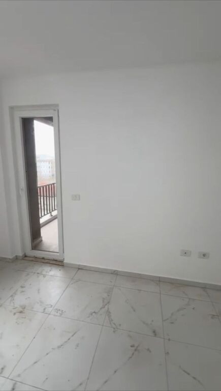 APARTAMENT ME QERA 2+1+2+BALLKON+PARKING