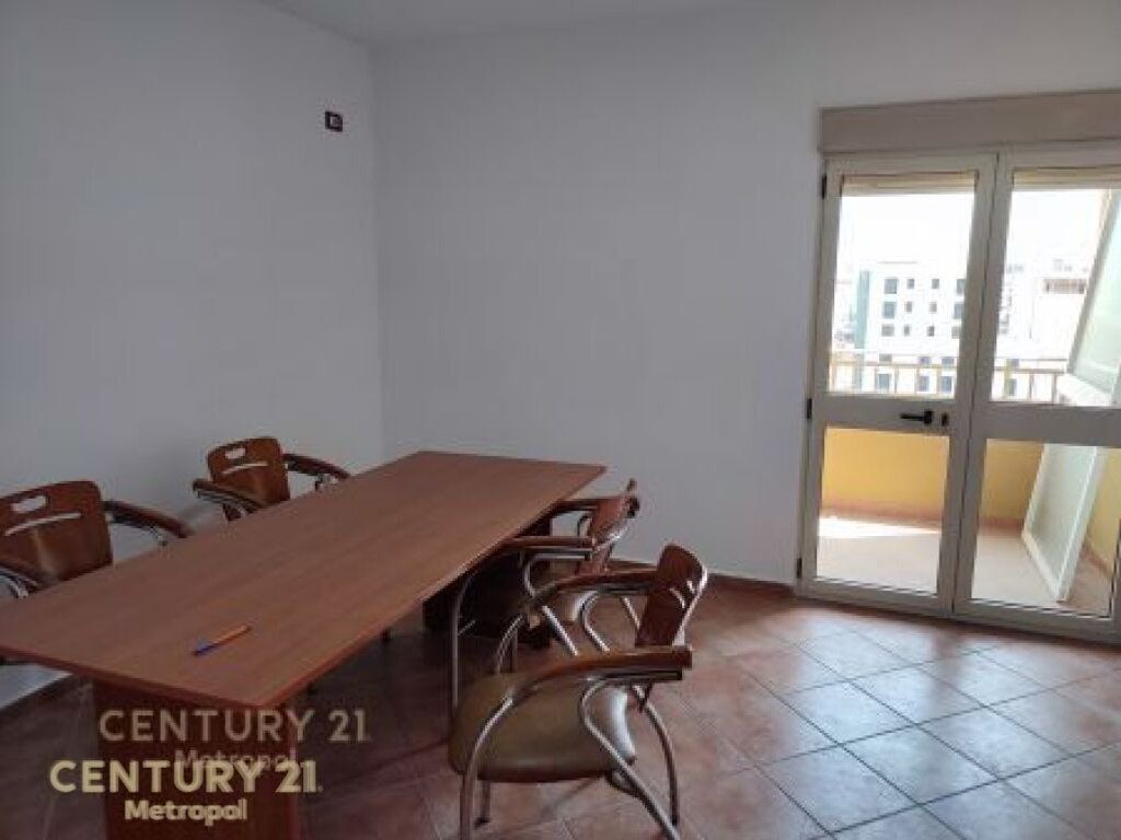 PREMISES FOR RENT FOR OFFICES AT THE FORMER TRAIN STATION 700 € /Month Total Area 130m2