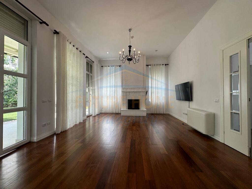 Qera, Vilë, Rolling Hill Residence, Tiranë .