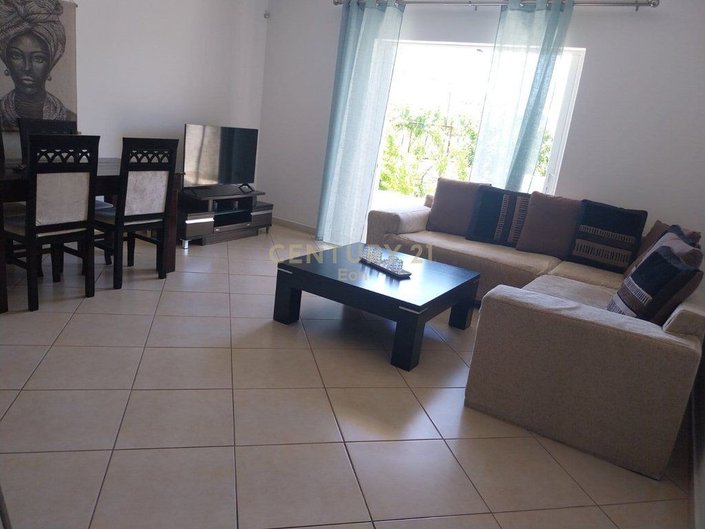 2nd floor of a villa for rent with parking space in Shkozë, Durrës !!!