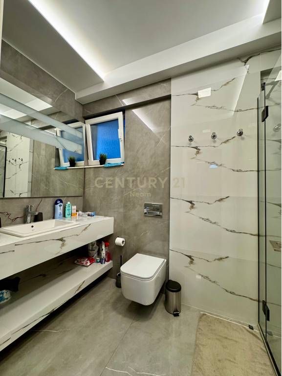 SHITET SUPER APARTAMENT 3+1+2 ME POST PARKIMI TEK LIQENI I THATE