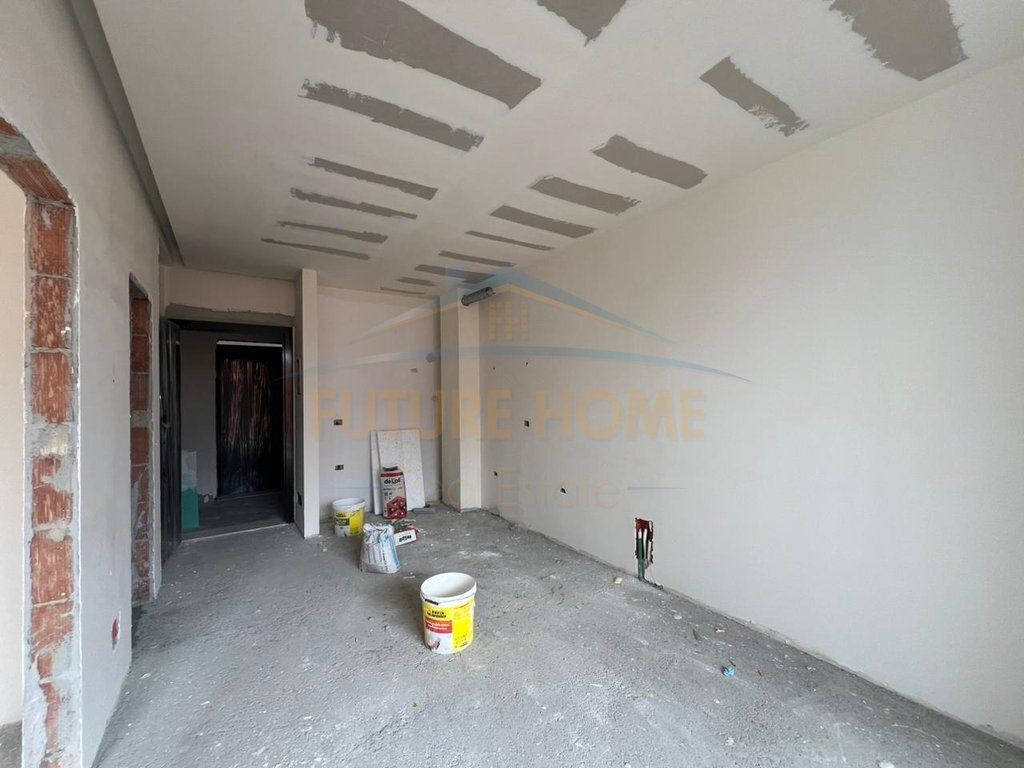 Shitet, Apartament 1+1+ Post parkimi, Siri Kodra