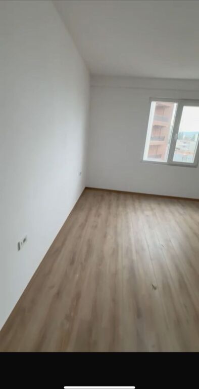 APARTAMENT ME QERA 2+1+2+BALLKON+PARKING