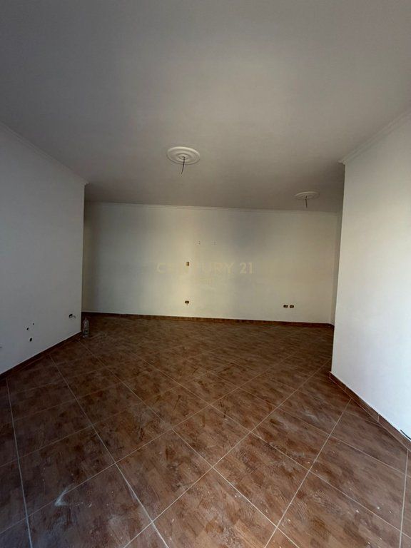  SHITET APARTAMENT 2+1 , PRANE KOMPLEKSIT FLORIDA , PLAZH , DURRES !