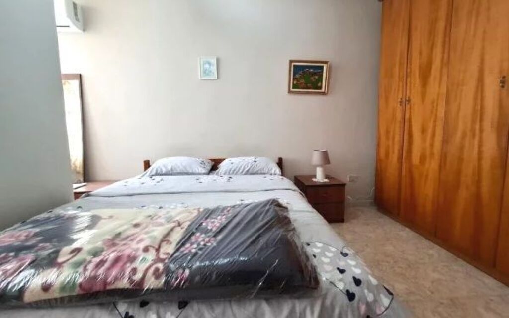 In Affitto: Ultra 2+1+cucina vicino a Rr. Kavajës - Centro 8° piano (ultimo) Con ascensore 49.500 lek (90 m2) (5min dal centro)