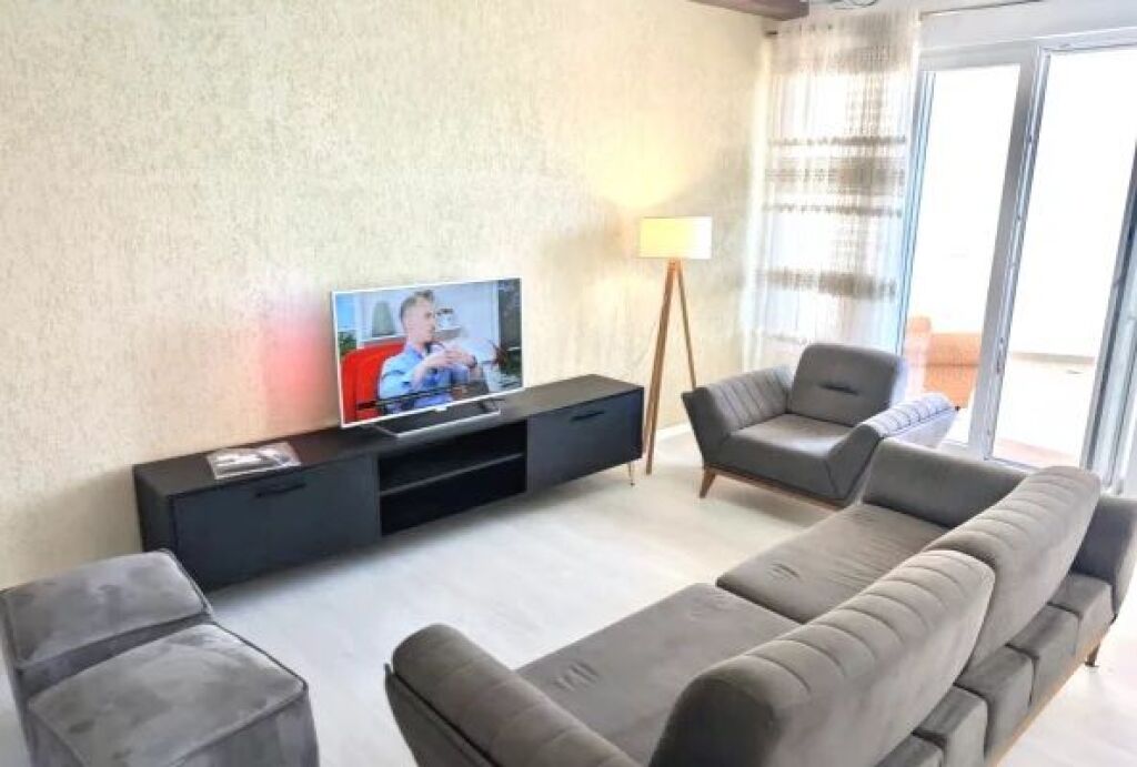 In affitto: 2+1 +1 Posto auto Ex campo di aviazione (River Residence - Vicino ai vicoli) - 65.000 Lek - Palazzo anno 2025 - 100m² - Residenza moderna e sicura️