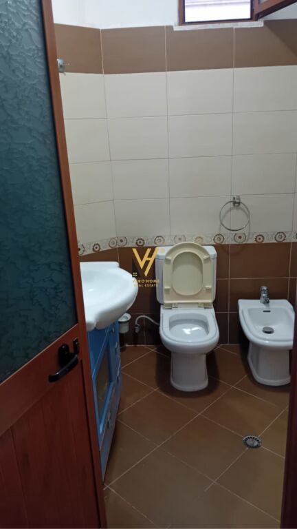 JEPET APARTAMENT 2+1+BLK ME QERA NE SAUK 40.000 LEKE