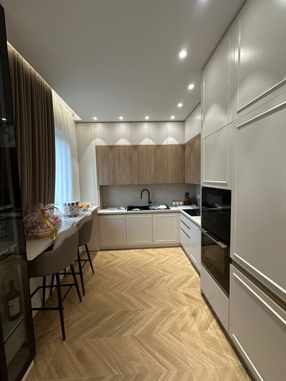 🏡 Jepet Vile moderne me qira te Vila Roses, Farke
