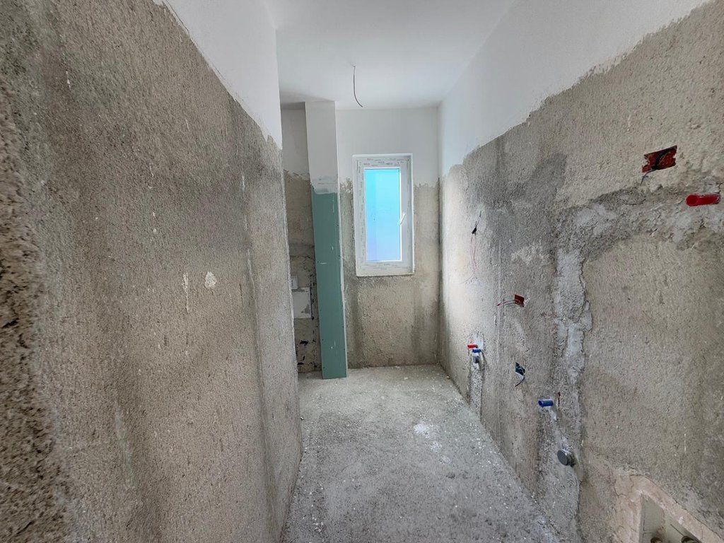 APARTAMENT 2+1 NE SHITJE UJI I FTOHTE