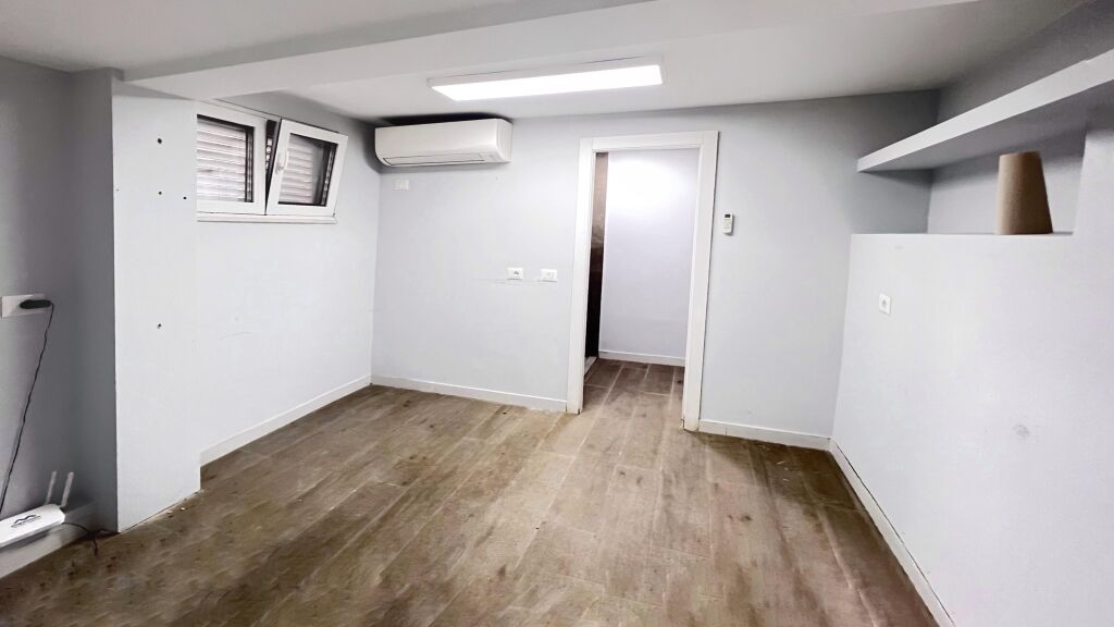 Unità in vendita, per ufficio o airbnb, Via Durazzo